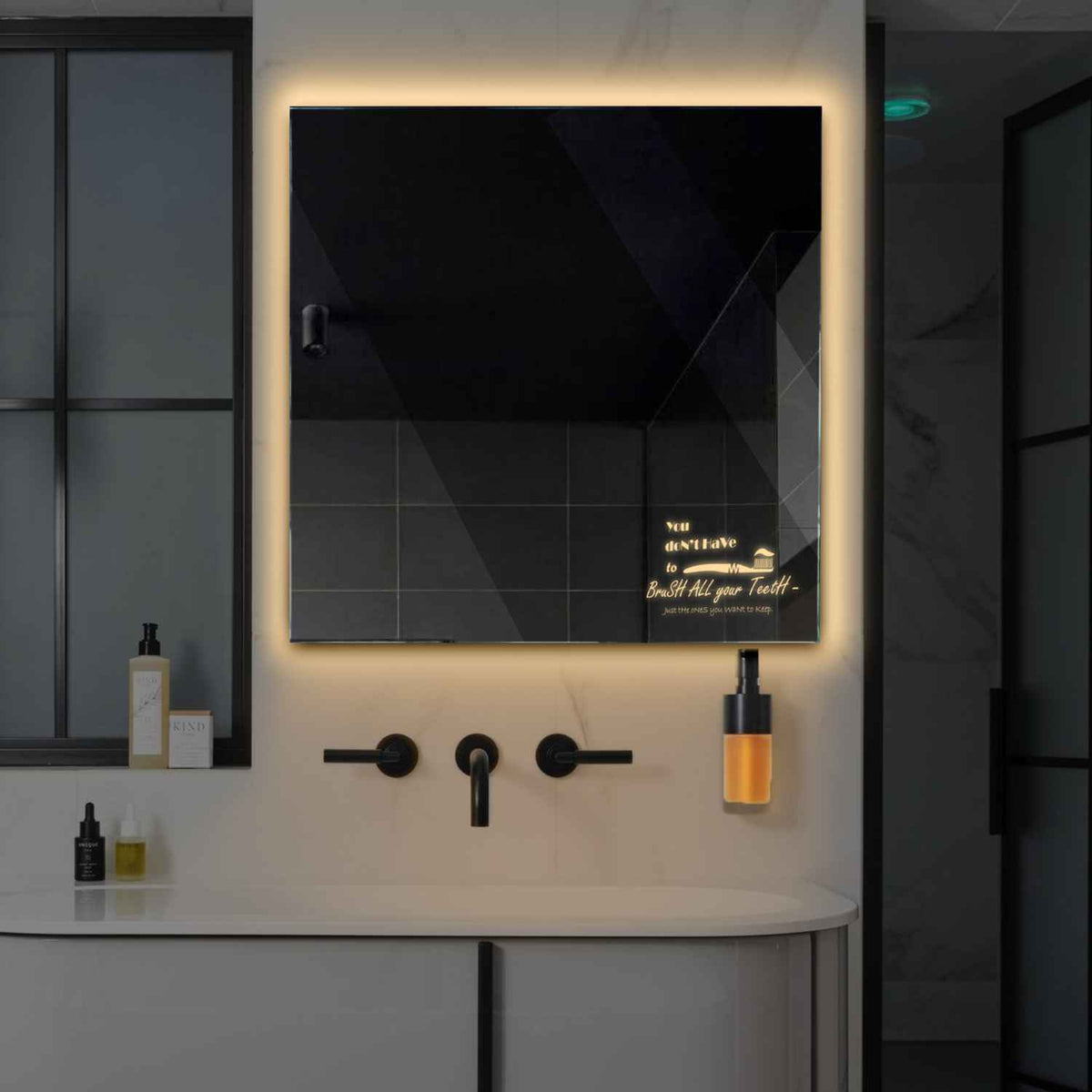 Miroir LED Carré | Sans Boutons Tactiles | Lumière Blanche Chaude - Reyze Série Motivated Modèle 3